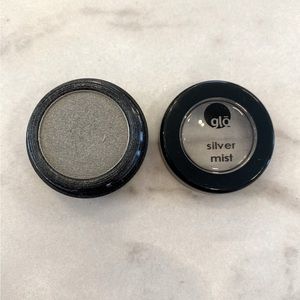 Glo skin beauty eyeshadow ‘silver mist’